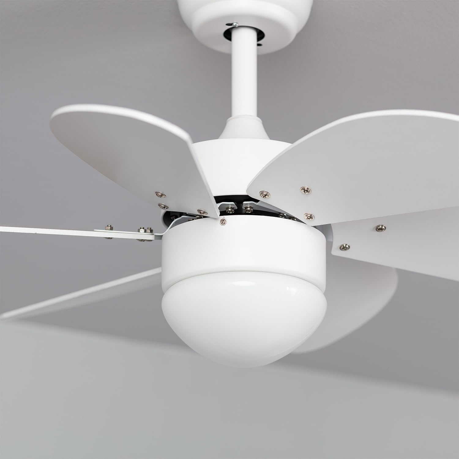 Ventilateur de Plafond LED Orion - Moteur DC Silencieux et Économe - 6 Vitesses - Fonction Été/Hiver - Télécommande Incluse, Blanc, Aluminium